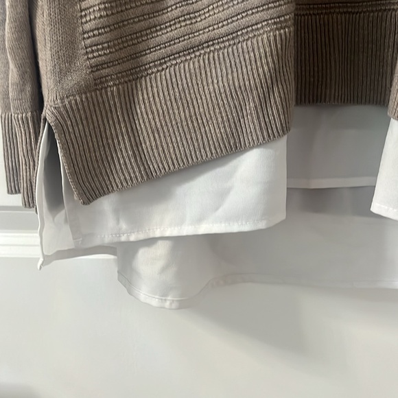 Long Sleeve V Neck Women’s Sweater - Picture 3 of 10